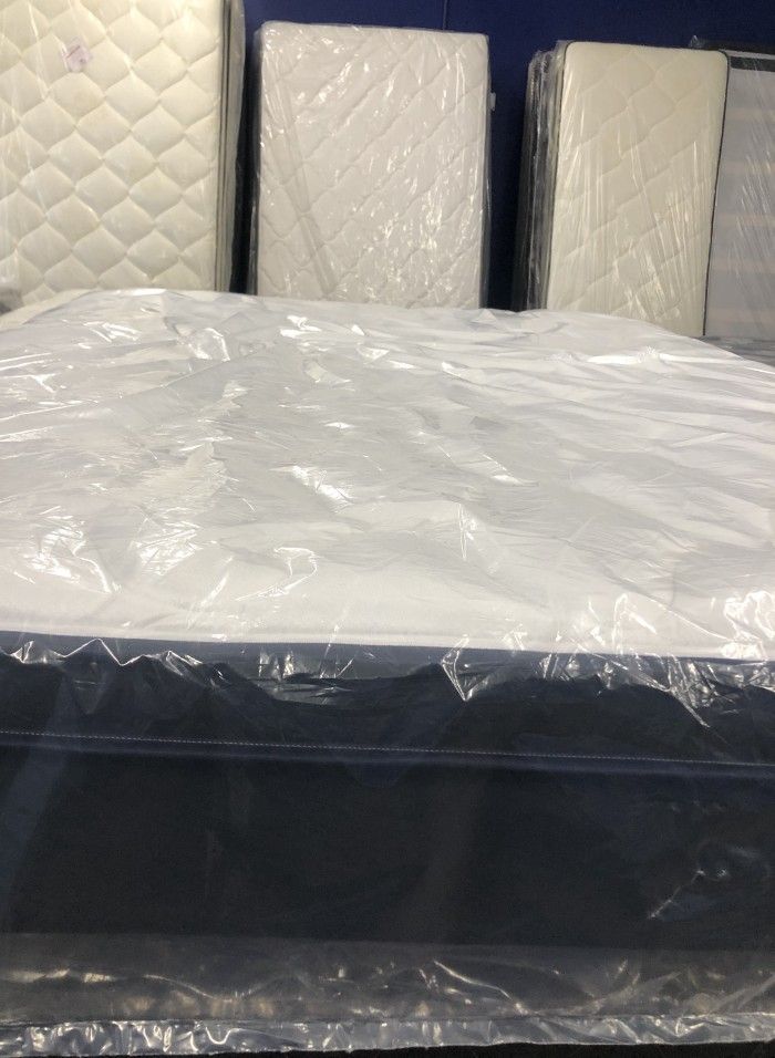 **BRAND NEW MATTRESSES ***