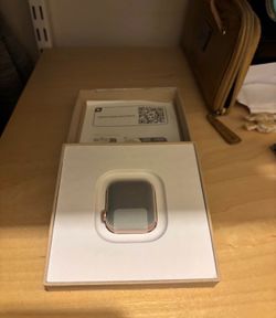 Apple Watch Series 4 (send offers not free)