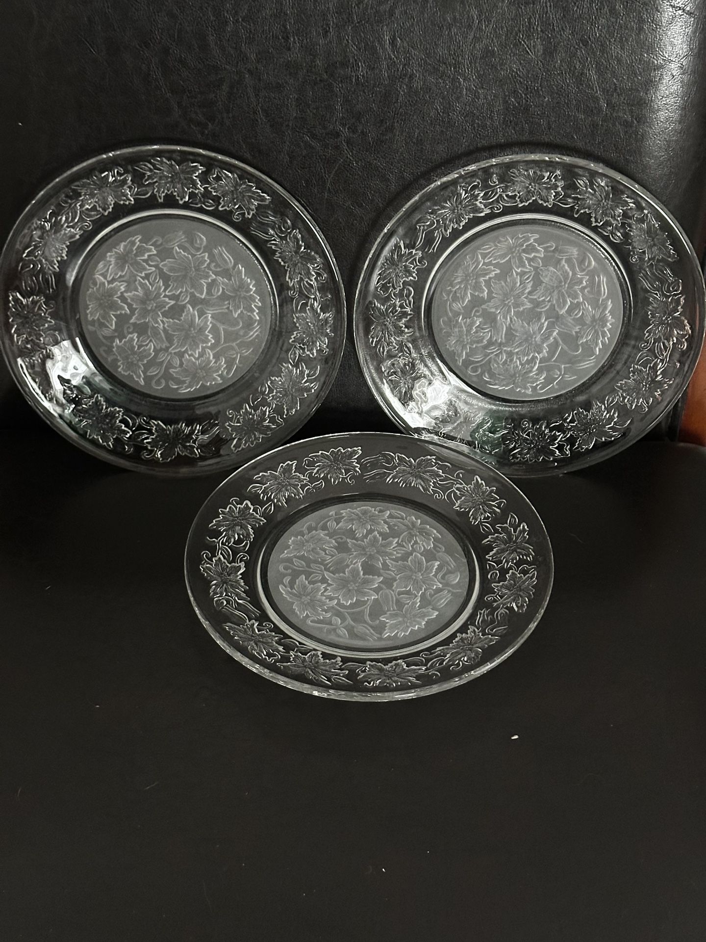 Princess House "Fantasia Pattern" 10" Dinner Plate set of 3 Glass Poinsettia Vine Motif