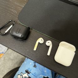 Apple AirPods Used Condition With Case For iPhone 