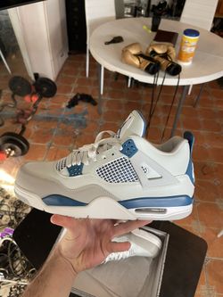 Air Jordan 4 “Military Blues” size 12