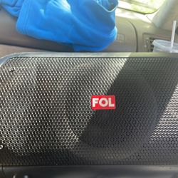 Loud ass speaker no charger