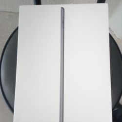 64g iPad 9th Gen Need To Replace Screen. Make Offers 
