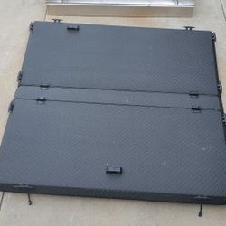 Diamondback HD Tonneau Cover With Stainless Cross Bin 8 For F150