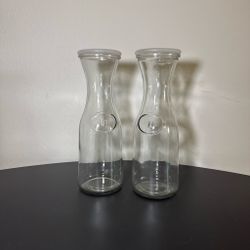 Set of 2 glass carafes