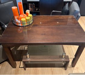 Dining table excellent condition, real wood