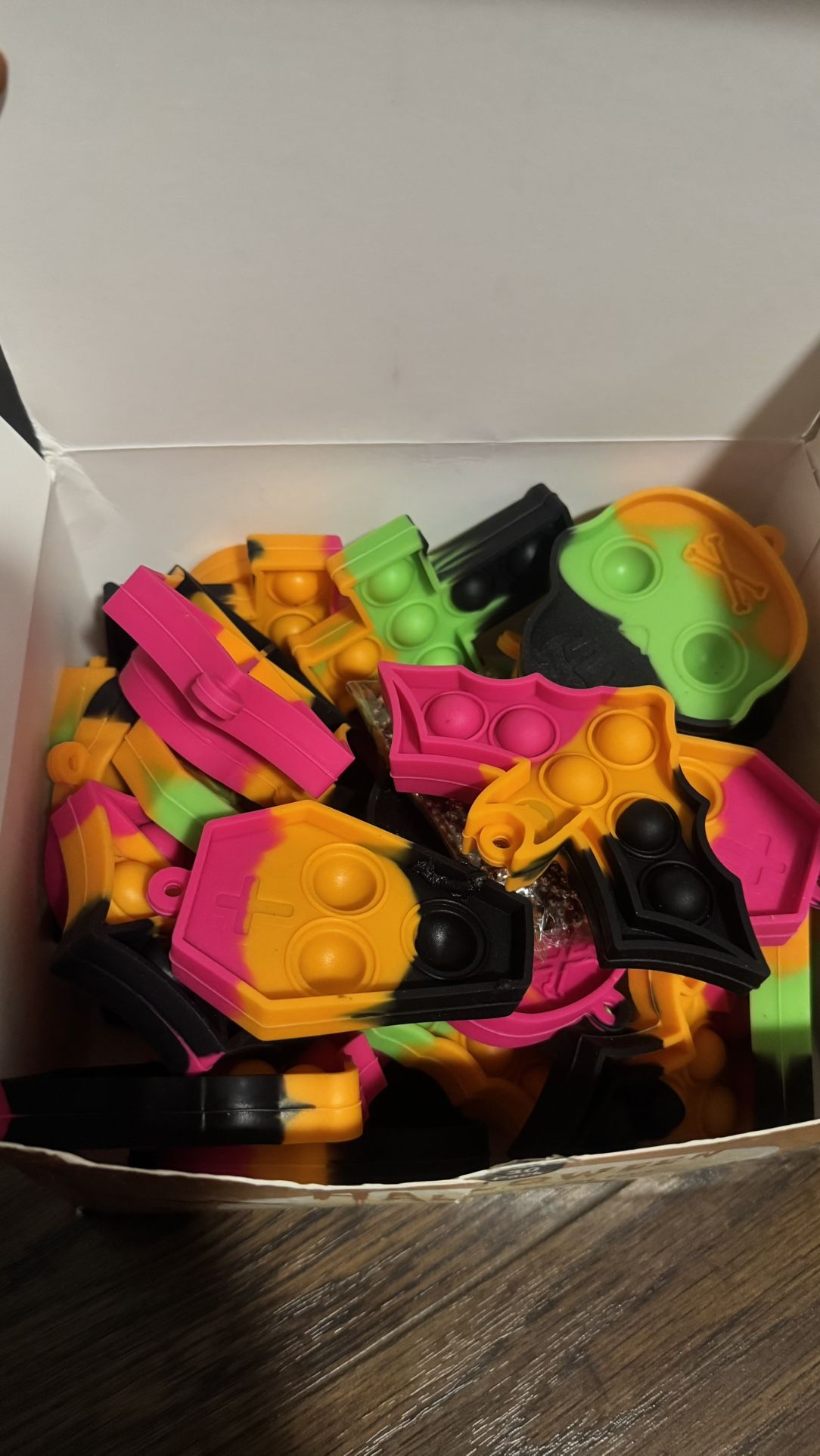 🎃 Halloween Pop Fidget Keychains – 30 pcs per box (NEW)