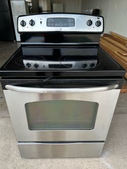 GE electric stove 30” (1 month warranty)