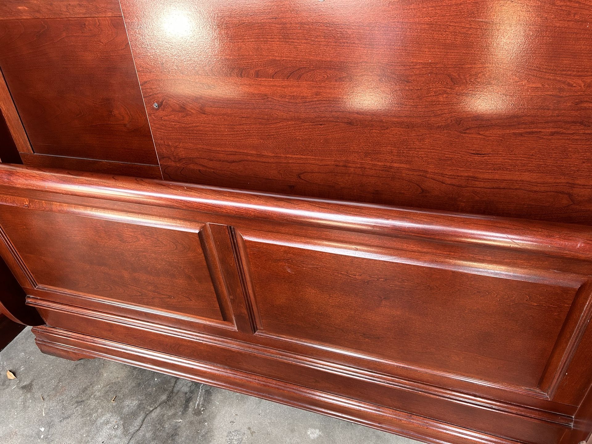  Queen Bedroom Sleigh Bed