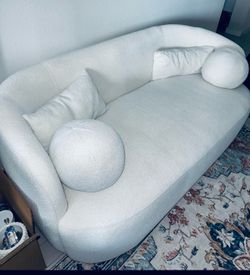 Sofa Wade Logan Theodore 68” Bouclé Loveseat Sofa – Excellent Condition