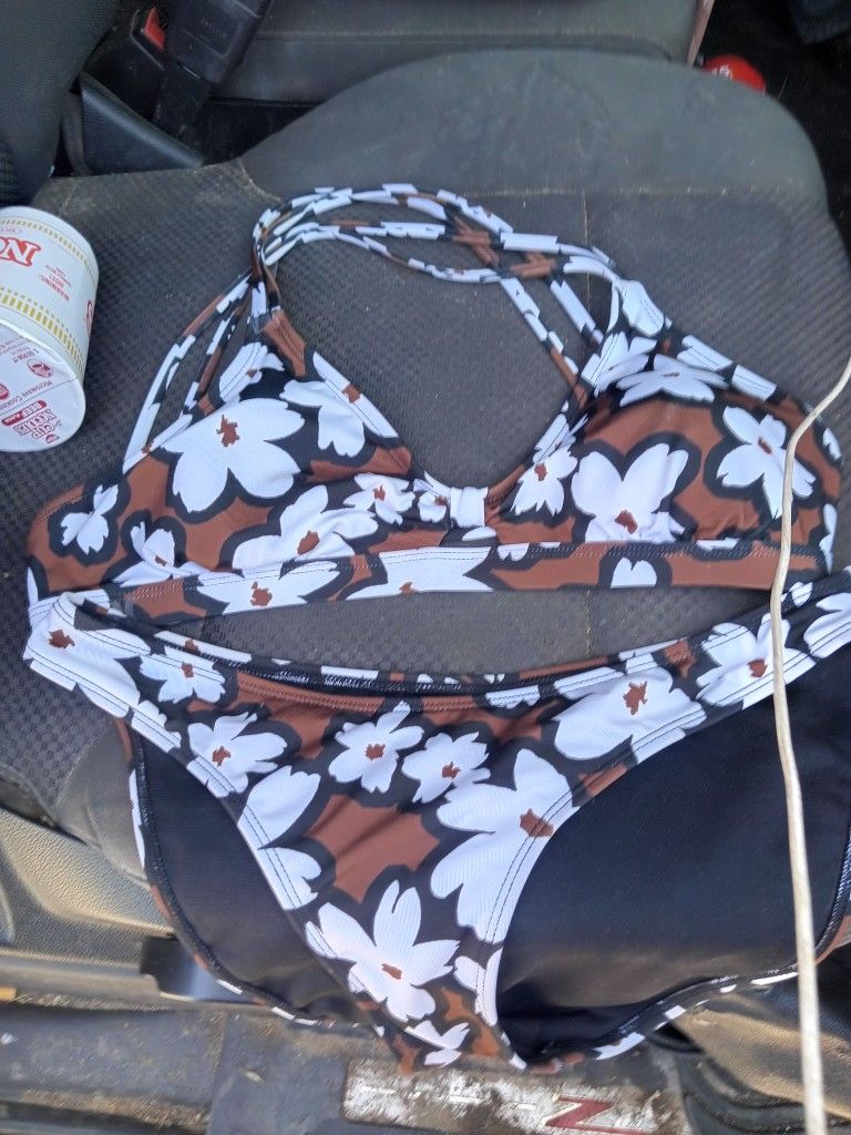 Hurley Two Piece Bathing Suit Brand New Size Medium