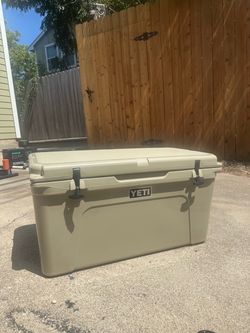 Brand new YETI TUNDRA 75