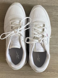 Woman’s Girls kids Reebok sneakers white tennis shoes / Zapato de mujeres o niñas