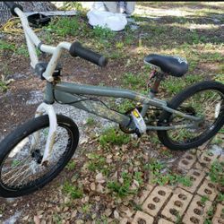  Mongoose BMX bike