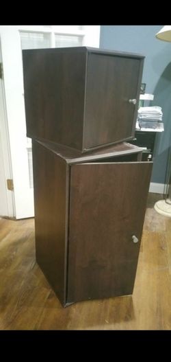 Cabinets with adjustable shelves