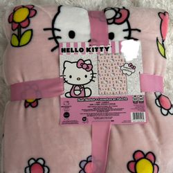BRAND NEW: Hello Kitty Plush Blanket Size TWIN