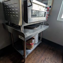 Avantco Pizza Oven With Table 