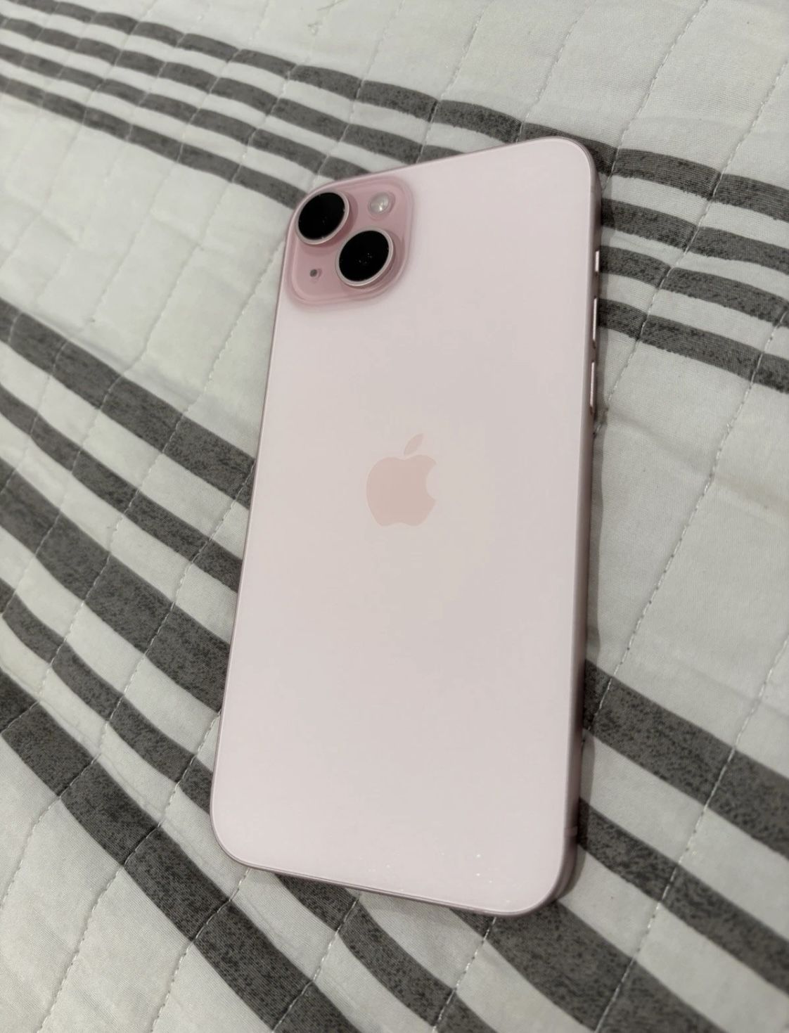 iPhone 15 Plus Pink
