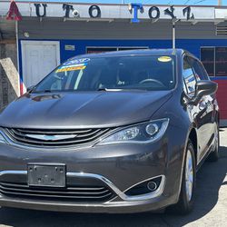 2018 Chrysler Pacifica Hybrid Touring Plus Minivan