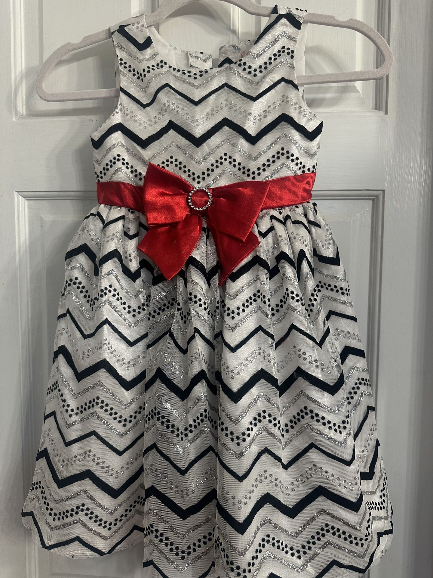 Girls Size 6 Sparkly Christmas Dress