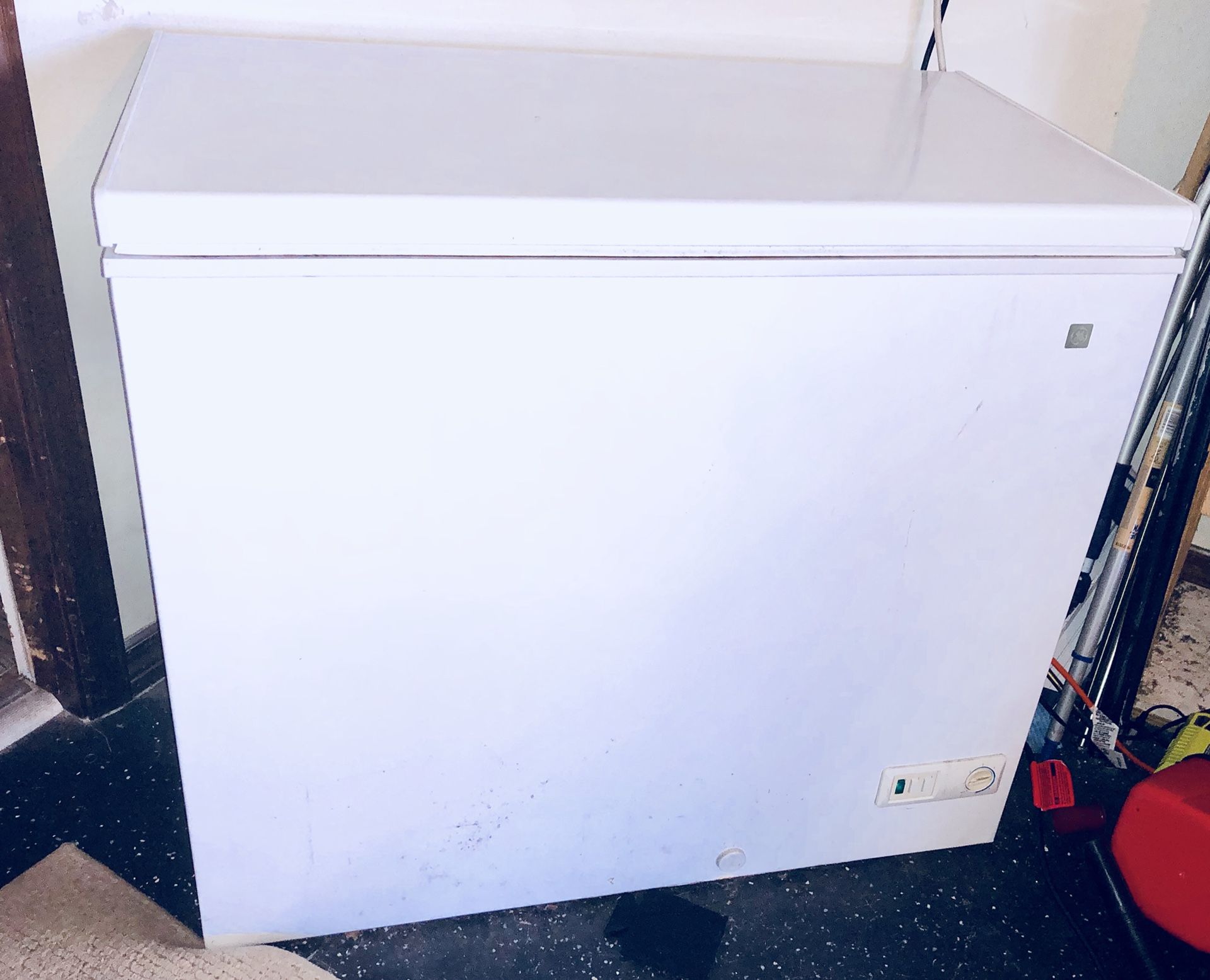 GE 7.0 cu. ft. Manual Defrost Chest Freezer