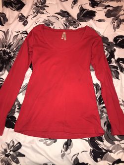 M Red shirt