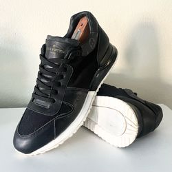 Men's shoes 9.5 Louis Vuitton Run Away Sneakers Black Monogram Leather