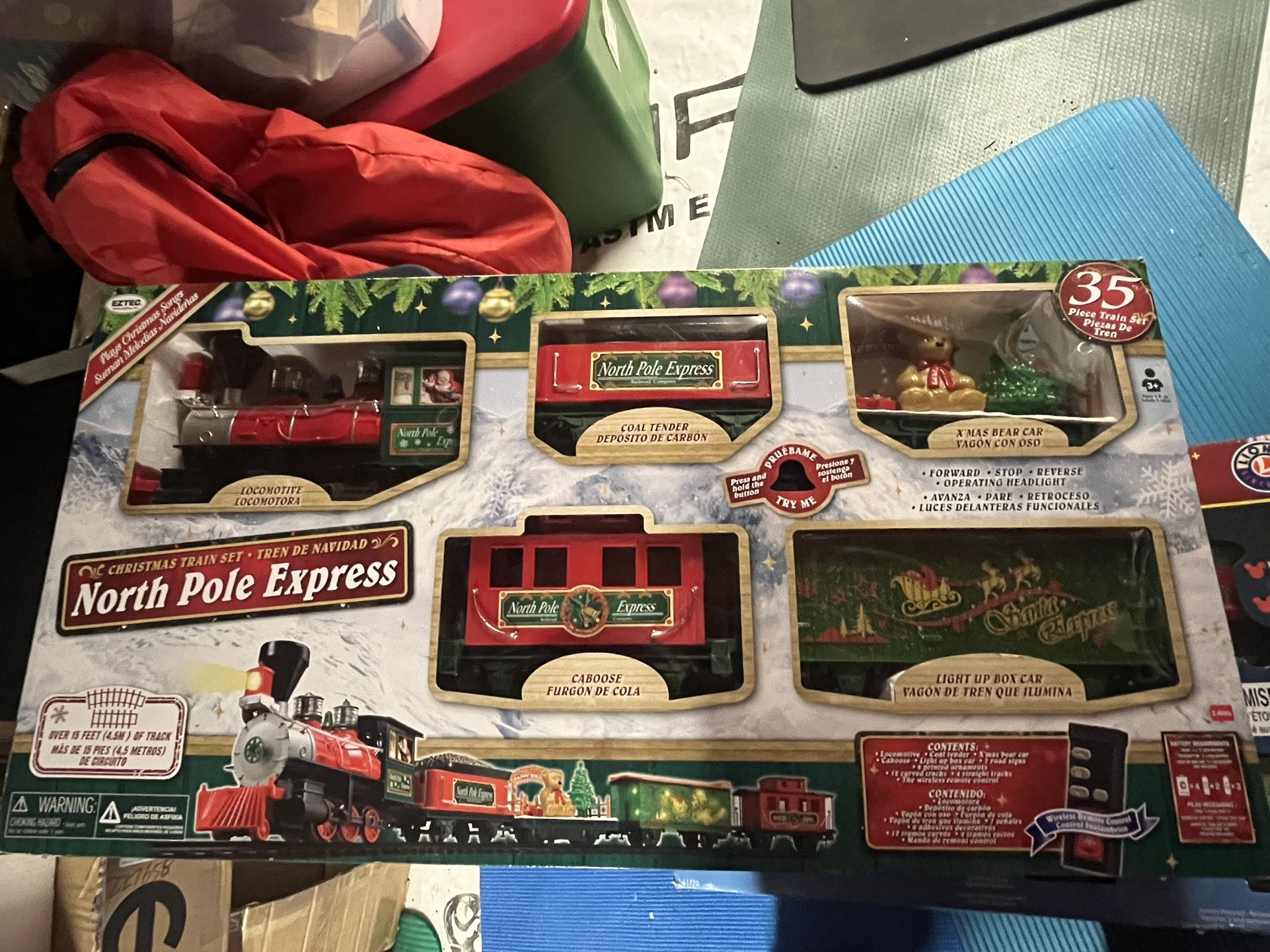 EZTEC North Pole Express Christmas Train - 35 Pieces
