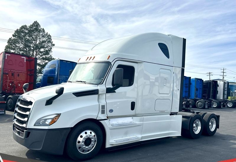 2020 FREIGHTLINER CASCADIA - DD15 455HP - **$4K INCENTIVE**