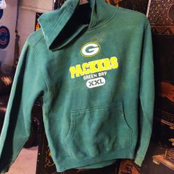 Green Bay Packers: pull over hoodie (10/12), No tears,, holes,, rips... Firm, Ship Available PayPal, 