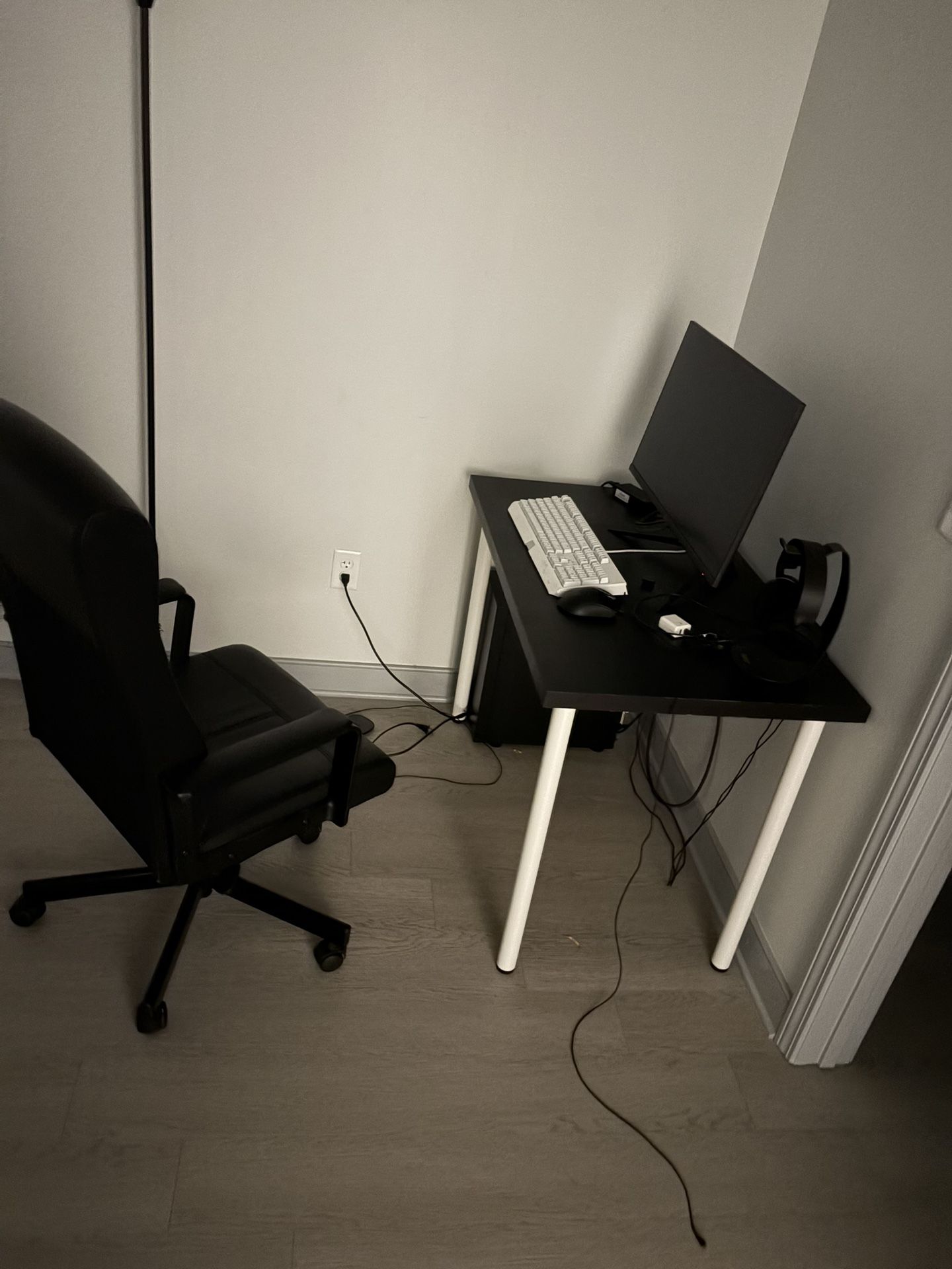 DESK WITH CHAIR