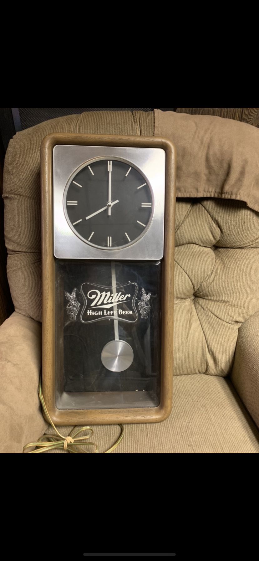MILLER HIGH LIFE BEER VINTAGE WALL CLOCK
