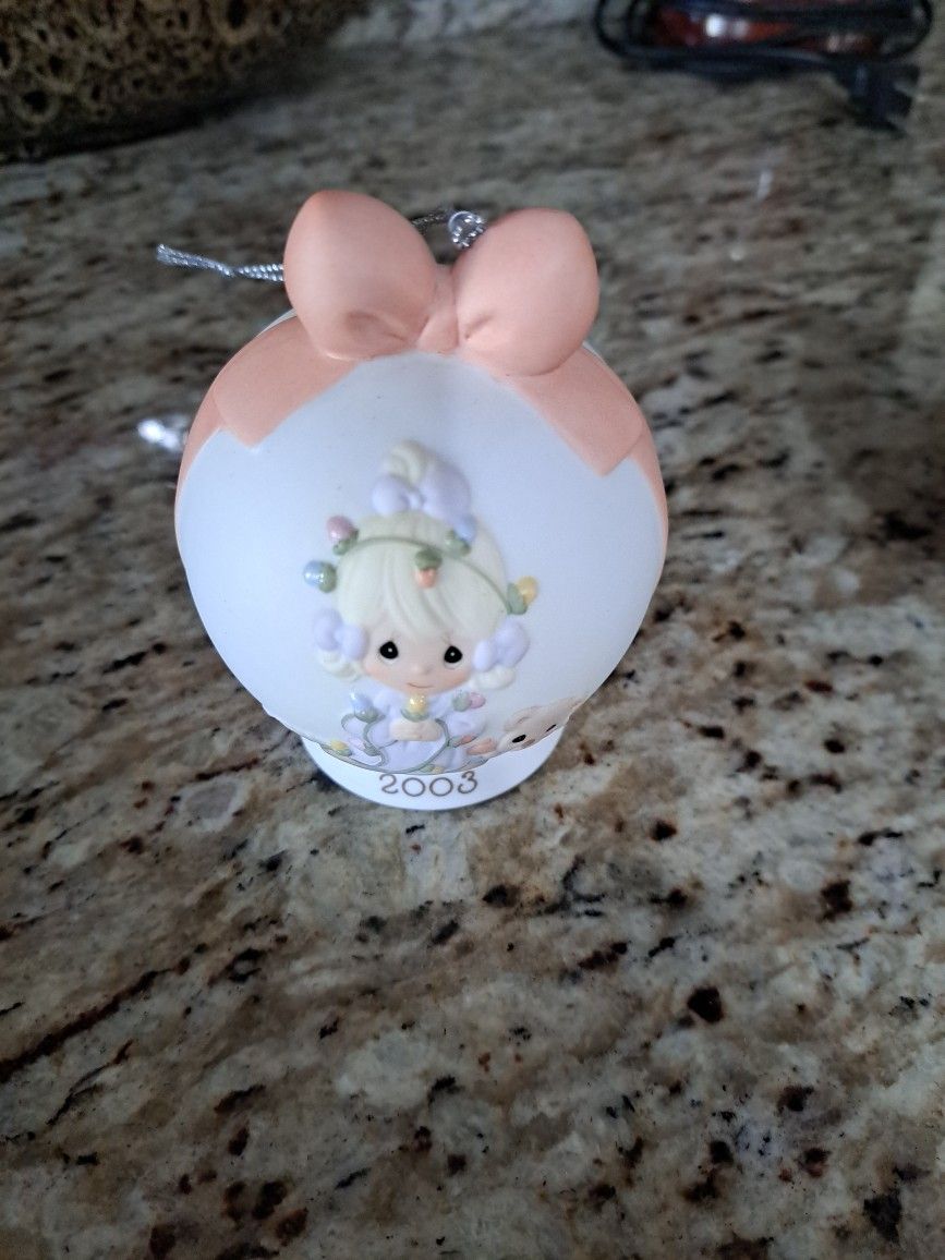 PRECIOUS MOMENTS ORNAMENT BALLS ON STAND