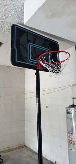 Basketball hoop