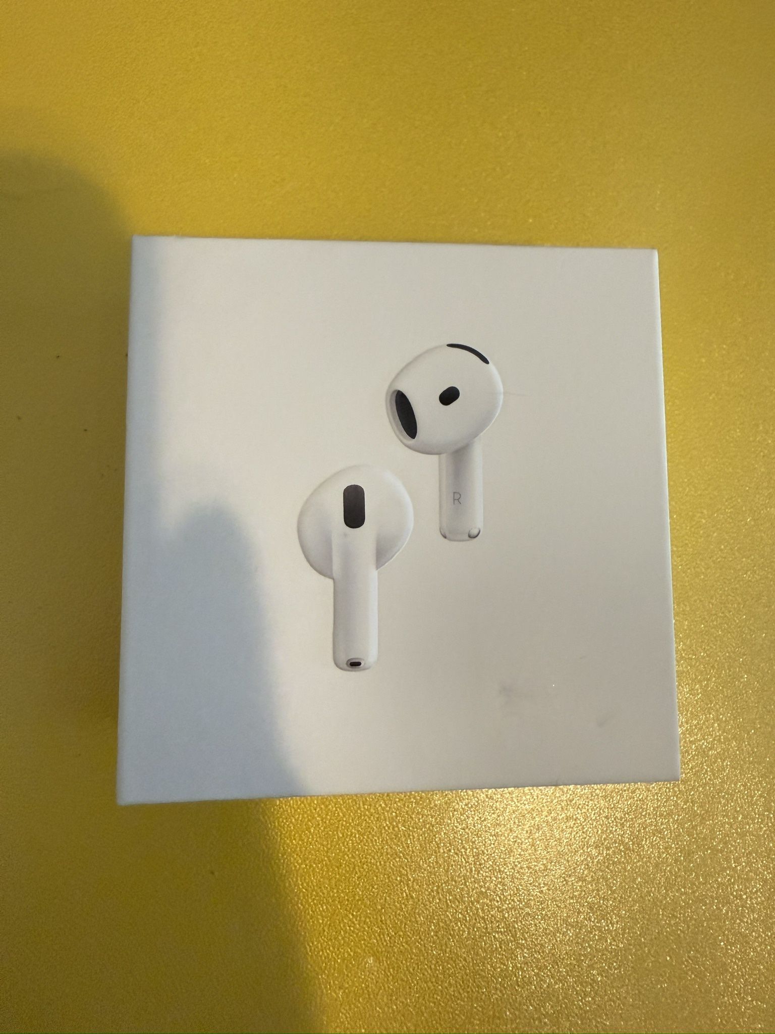 AirPods 4 With Noise Activation 