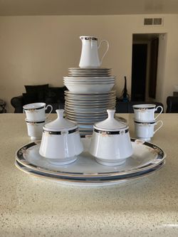 Vintage Crown Ming Fine China Set – 36 Pieces – Excellent Condition