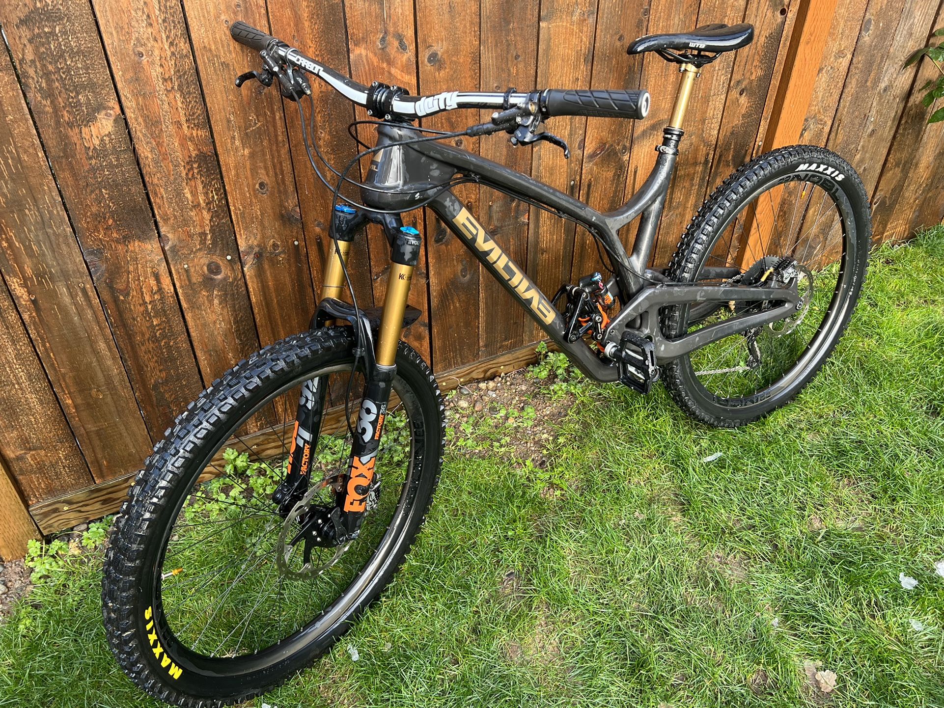 Evil Insurgent Large w/Fox Factory 36 and DHX2 i9's and Nobl carbon rims