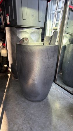 Large black mat ceramic pots