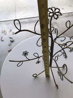 Necklace holder or earring holder