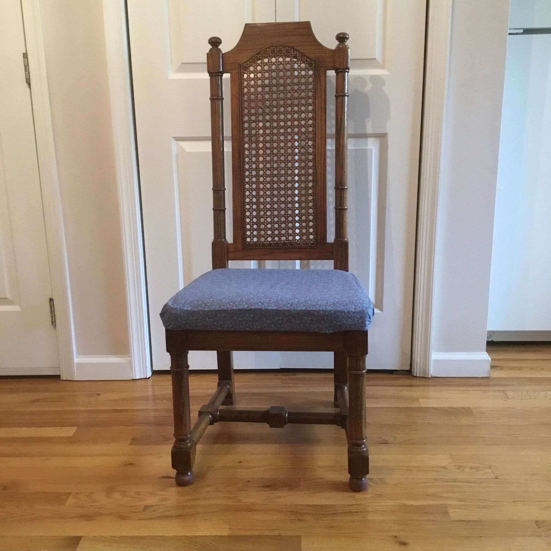 Antique Style Solid Wood Accent Chair