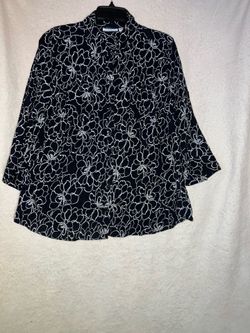 Croft and barrow - women’s shirt - black and white flowers - size XL