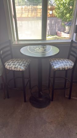 Raider table and two bar chairs