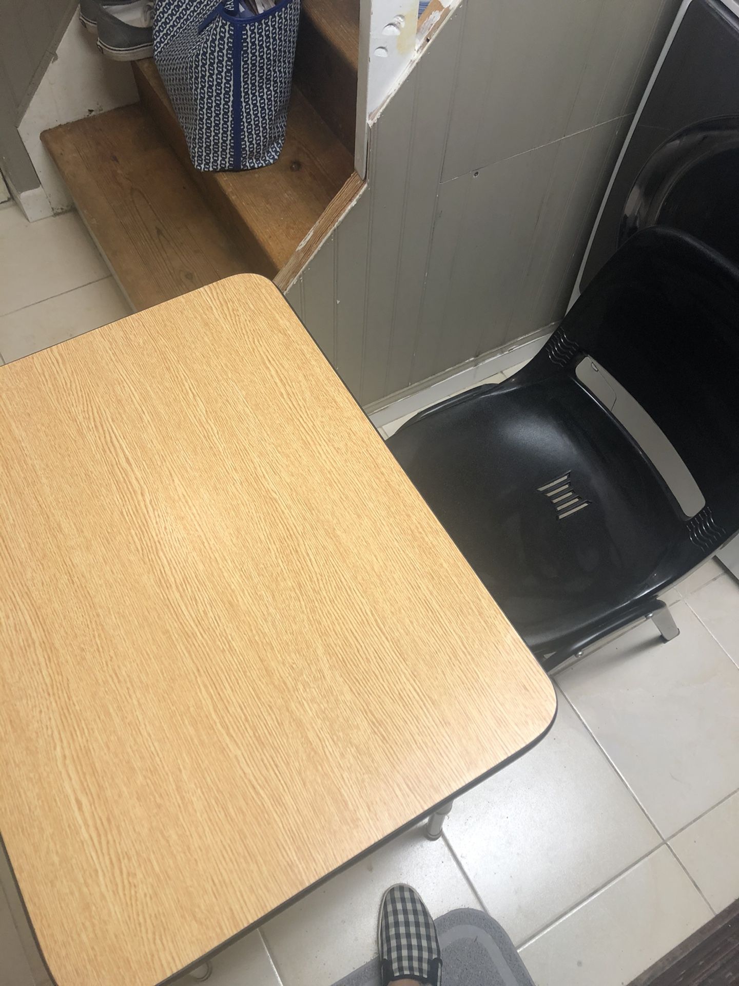 Children’s school desk and chair, like new