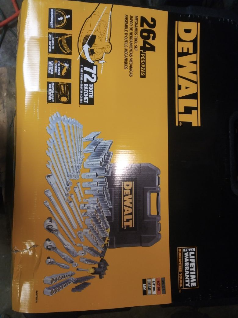 DeWalt 264 piece set 70 2 Tooth ratchet