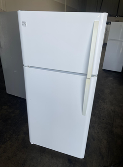 Kenmore Top Freezer Fridge – White, Ice Maker, Clean