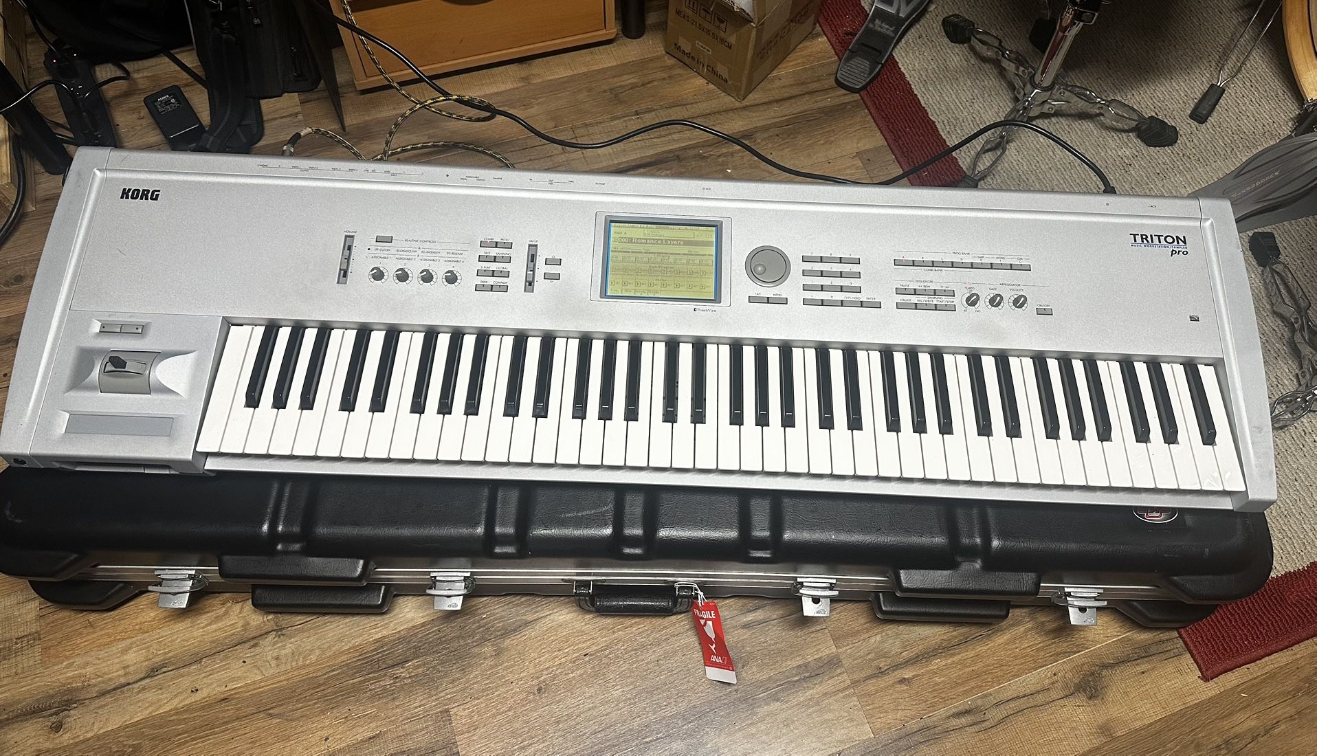 KORG TRITON PRO WITH SKB CASE