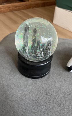 Musical Chicago snow globe