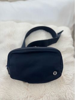 Lululemon everywhere belt bag