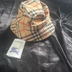 Burberry Bucket hat