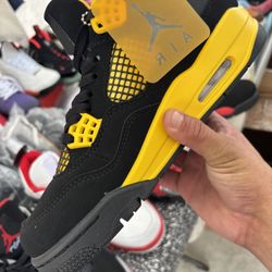 Jordan 4 Retro 